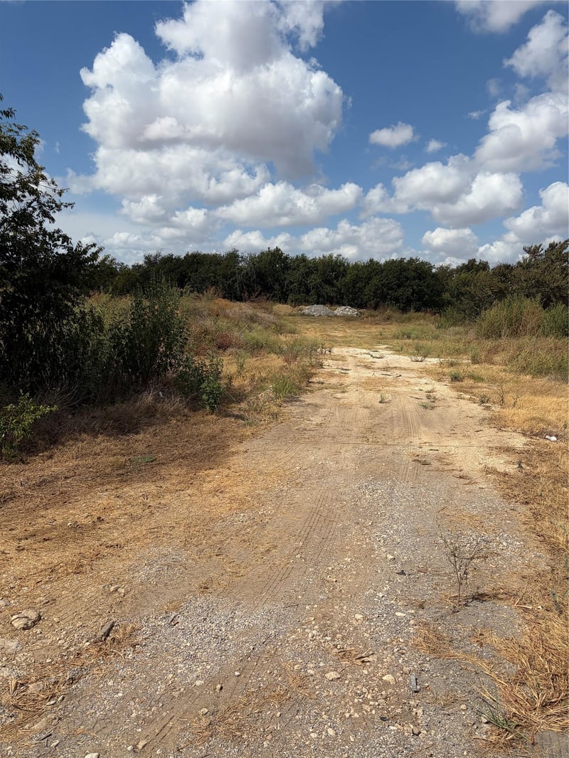 179 Evangeline LN, Hutto, TX 78634