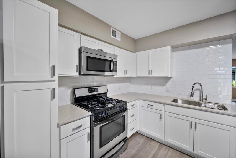 2303 East Side DR #109, Austin, TX 78704