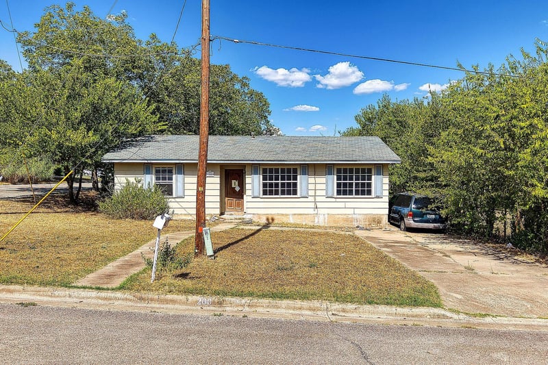 200 E Hoopes Ave, Pflugerville, TX 78660