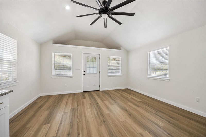 222 Houston Ave, Somerville, TX 77879