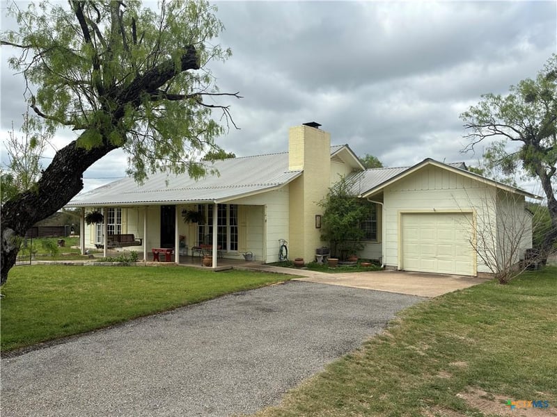 408 S Porter ST, Lampasas, TX 76550