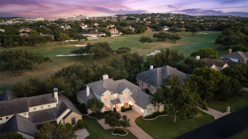 34 Tiburon DR, The Hills, TX 78738