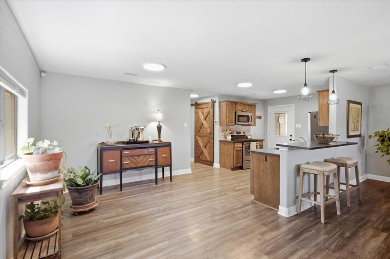 706 Jones ST, Smithville, TX 78957