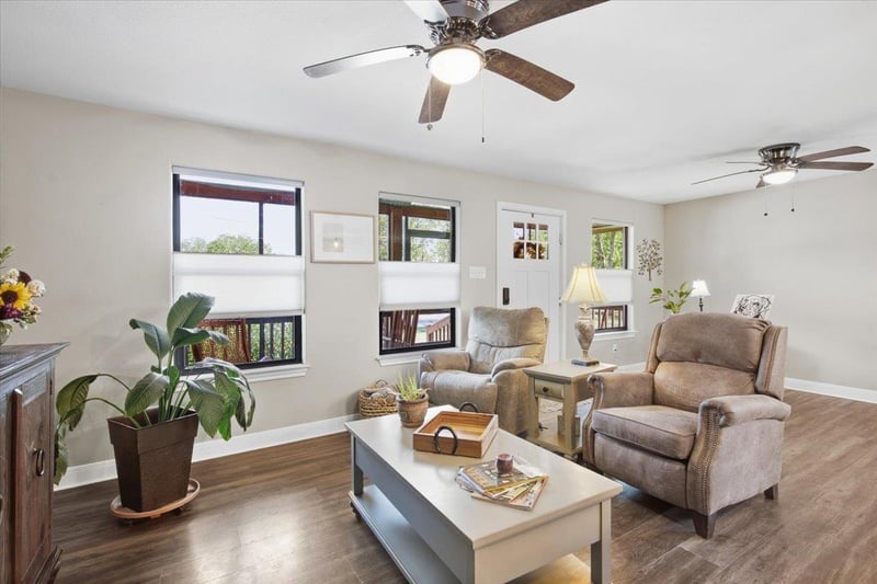 706 Jones ST, Smithville, TX 78957