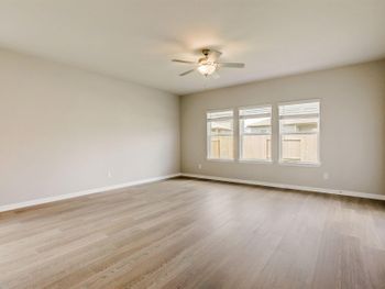 804 Universal DR, Hutto, TX 78634