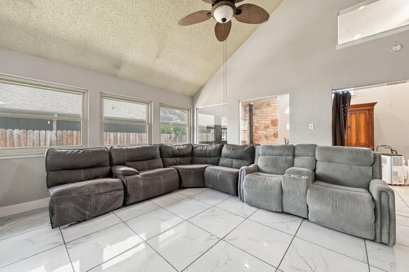 1315 E Logan ST, Round Rock, TX 78664