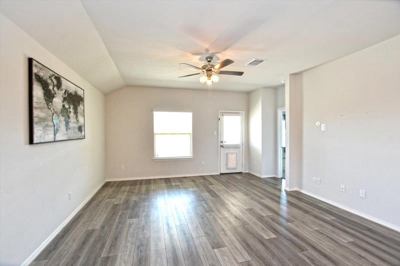 112 Taggart TRL, Jarrell, TX 76537