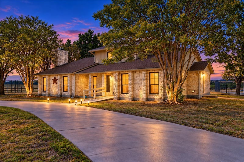 2750 County Road 100, Hutto, TX 78634