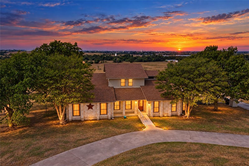 2750 County Road 100, Hutto, TX 78634