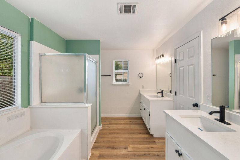 810 Honeysuckle DR, Leander, TX 78641