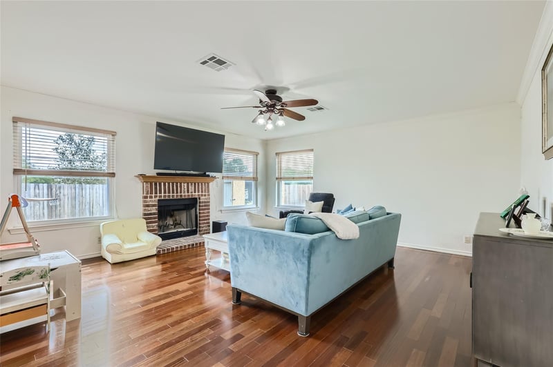 500 Hawthorne LN, Round Rock, TX 78664