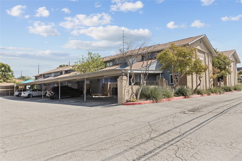 818 Banister LN #818, Austin, TX 78704