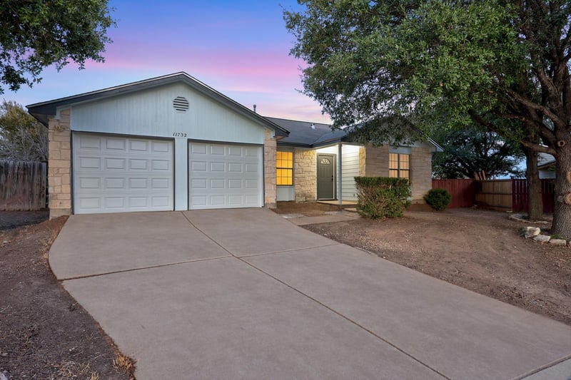 11732 Maybach DR, Del Valle, TX 78617