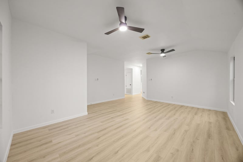 11732 Maybach DR, Del Valle, TX 78617