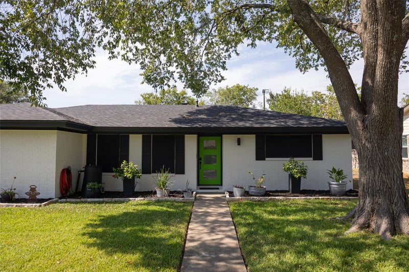 1200 Garden LN, Bryan, TX 77802