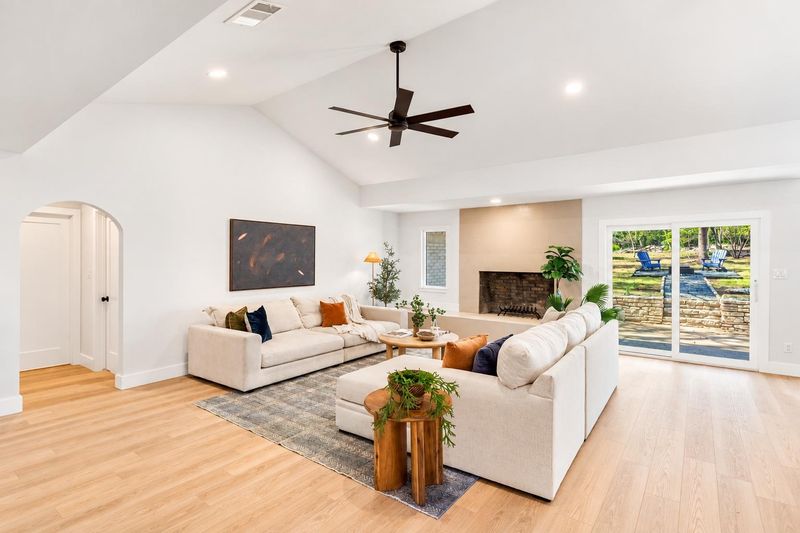5704 Parkwood DR, Austin, TX 78735
