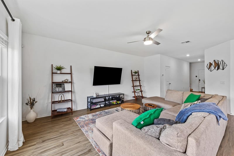 2204 Nightview DR, Pflugerville, TX 78660