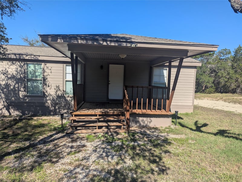 105 Oak LN, Dripping Springs, TX 78620