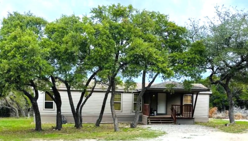105 Oak LN, Dripping Springs, TX 78620