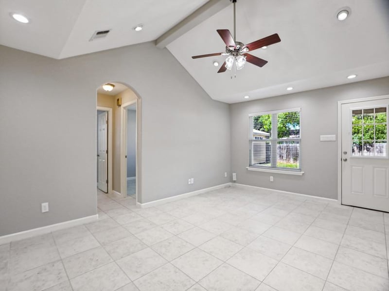 1004 Green Meadow DR, Round Rock, TX 78664