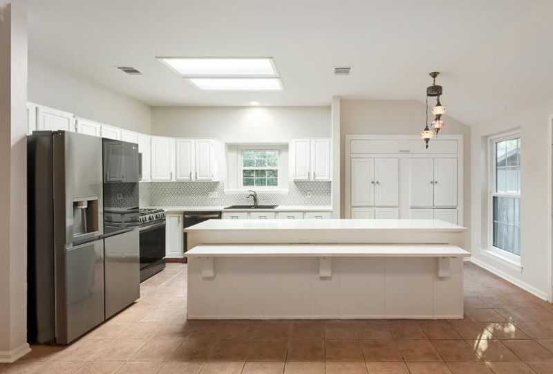 2223 Mockingbird DR, Round Rock, TX 78681