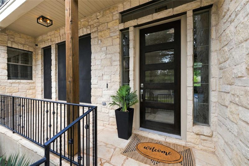 2 Waterfall DR, The Hills, TX 78738