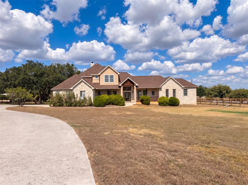 302 Saddletree LN, Dripping Springs, TX 78620
