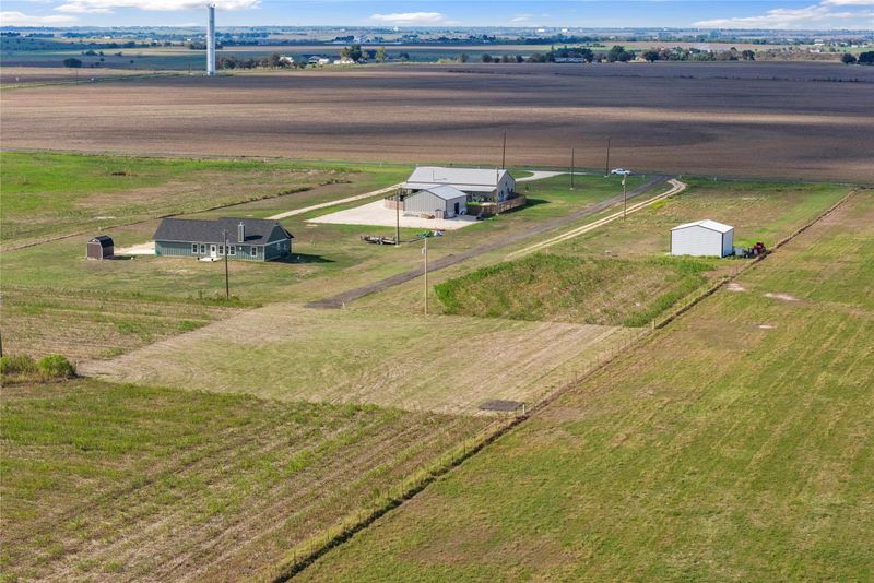 3017 Dolphin DR, Coupland, TX 78615