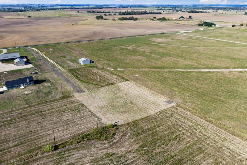 3017 Dolphin DR, Coupland, TX 78615