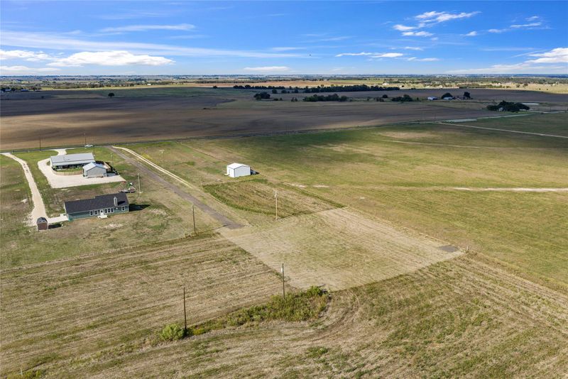 3017 Dolphin DR, Coupland, TX 78615