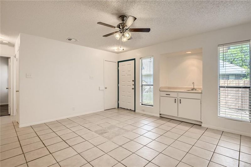 905 - 907 Chisholm CV, Round Rock, TX 78681