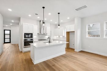 937 Teeler LN, Leander, TX 78641