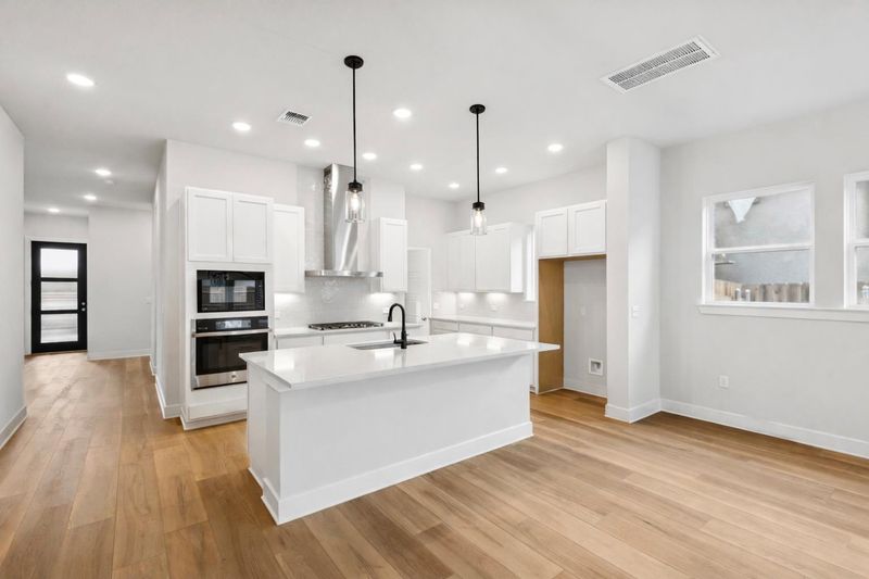 937 Teeler LN, Leander, TX 78641