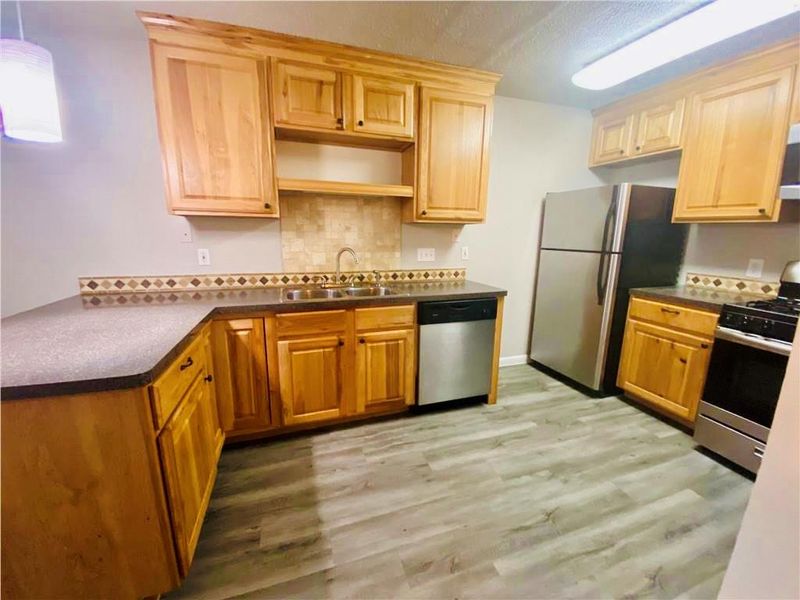1202 Newning Ave #100, Austin, TX 78704