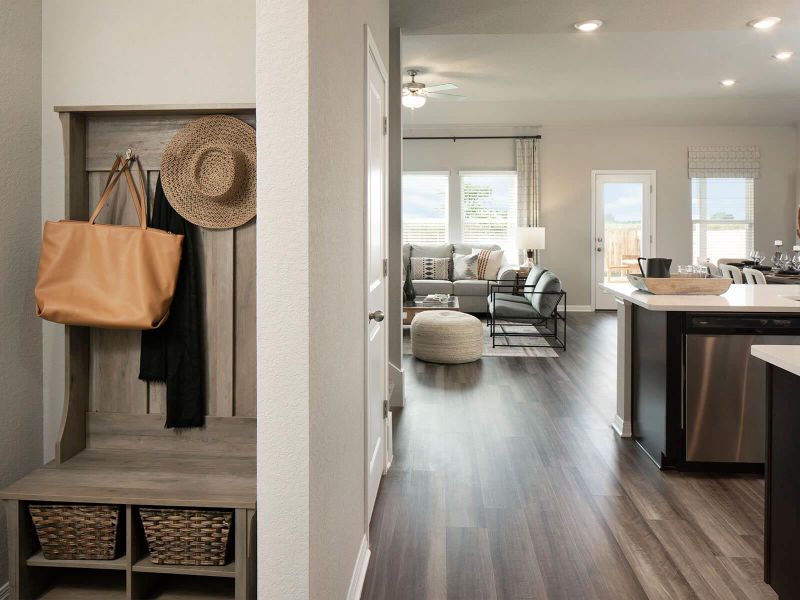 121 Coopers Hawk CRST, Cedar Creek, TX 78612