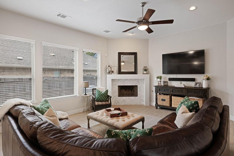 601 Smilser LN, Leander, TX 78641