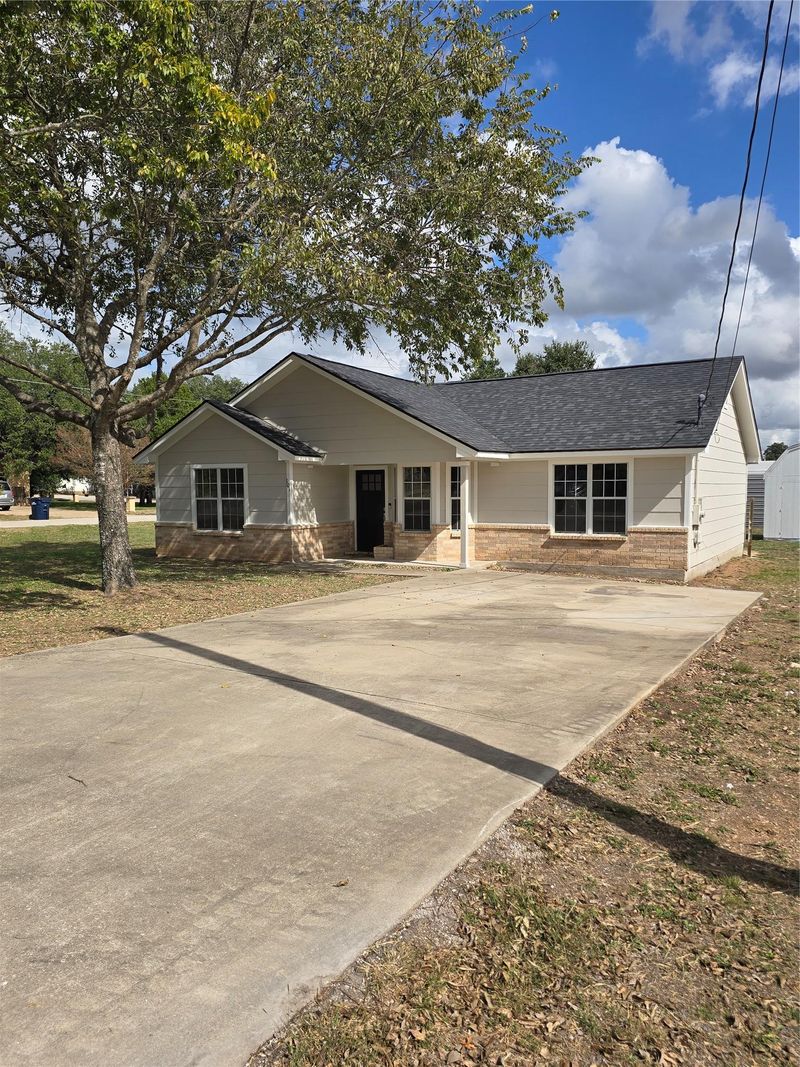 101 Live Oak CIR, Bertram, TX 78605