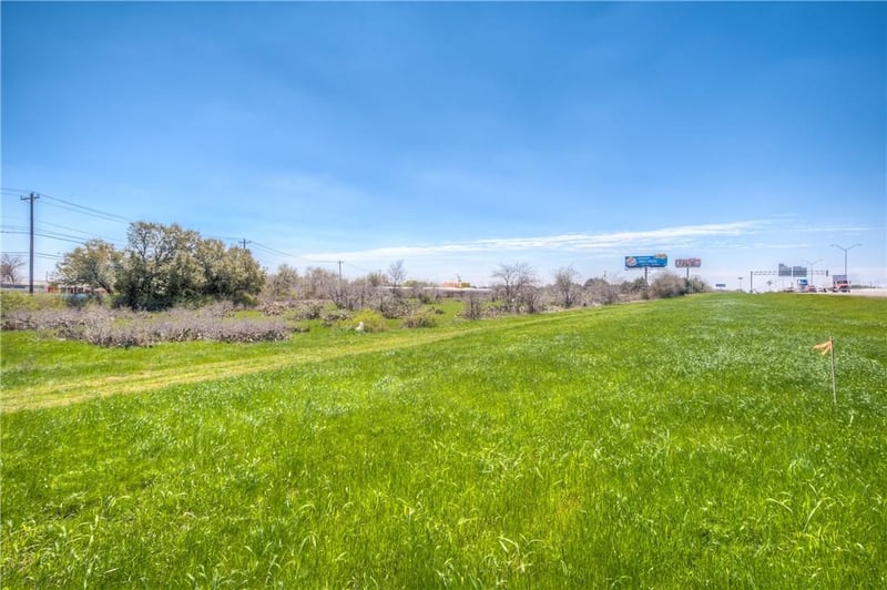 2100 Old Airport RD, Georgetown, TX 78626