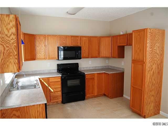 2231 Meadecroft Rd, Charlotte, NC 28214
