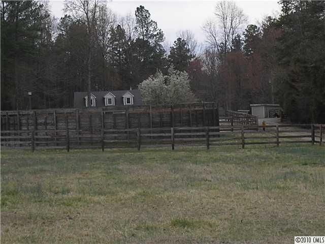 243 Whippoorwill Ln, Mount Holly, NC 28120