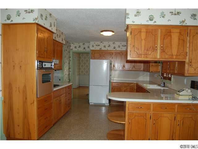 8830 Douglas Dr, Charlotte, NC 28217