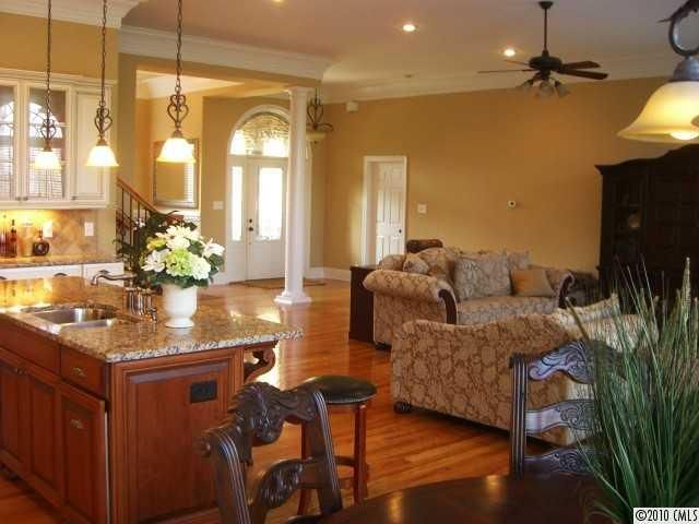 4371 NW 1st Street Dr, Hickory, NC 28601