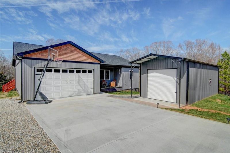 2025 Glen Manor Ct, Lincolnton, NC 28092