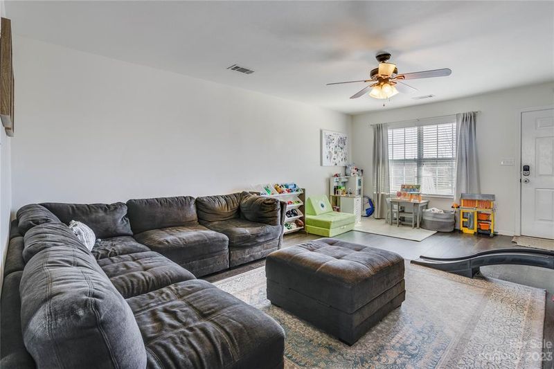 1860 Windy Willow Ln, Dallas, NC 28034