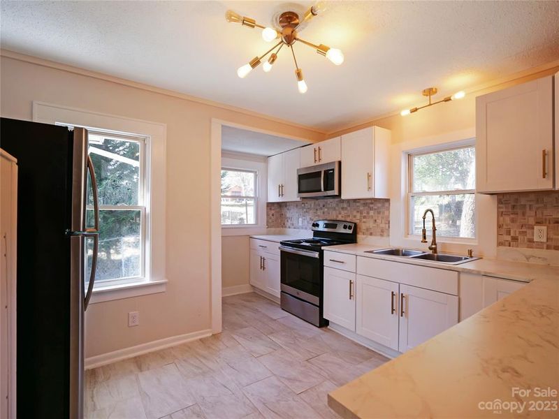 911 E Front St, Statesville, NC 28677