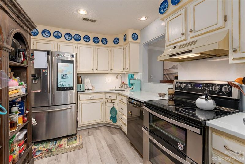 6150 Gray Gate Ln, Charlotte, NC 28210