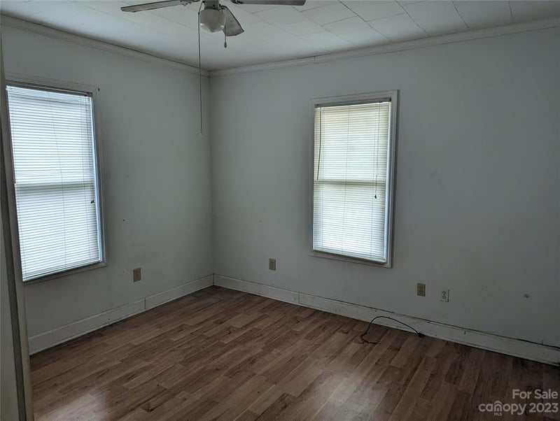 31 Stowe St, Lowell, NC 28098