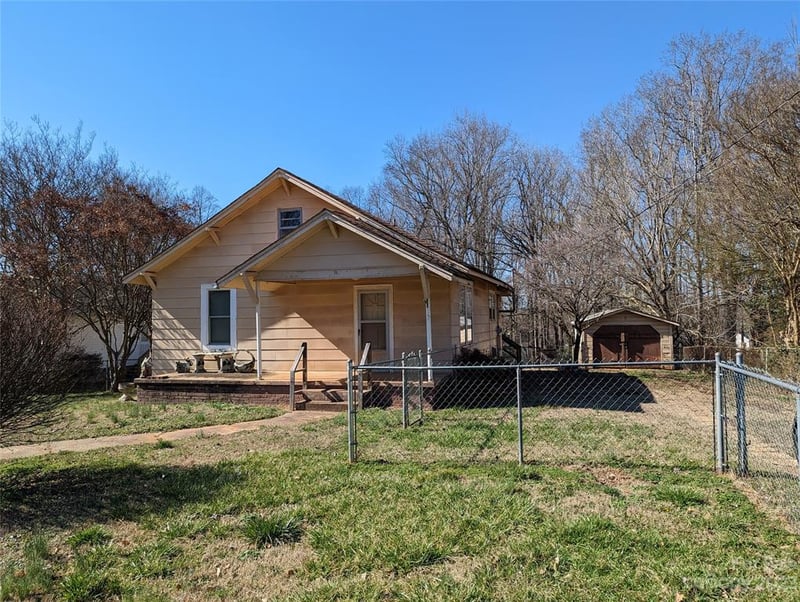 31 Stowe St, Lowell, NC 28098