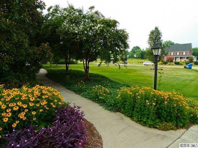5212 Sabre Dr, Kannapolis, NC 28081