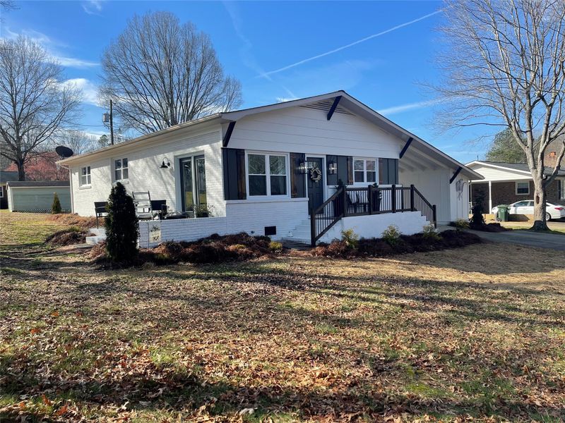 910 Vista Dr, Cherryville, NC 28021